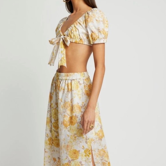 Sunnie Tie Front Crop Yellow Floral - Picture 1 of 4